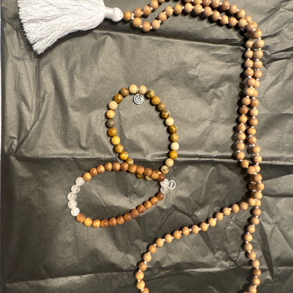 Brown and White Beaded Necklace and matching Bracelets with Timeless Elegance